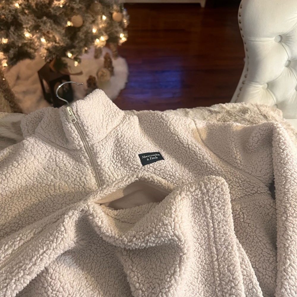 Sweater - Picture 4 of 4